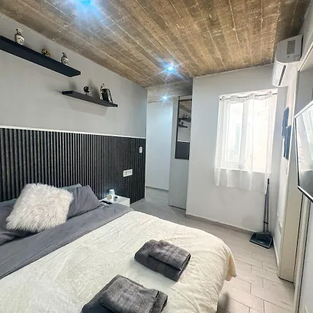 Stylish In Paceville - 3 Bedrooms, 3 Bathrooms, 2 Kitchens, Great For Friends & Groups Διαμέρισμα