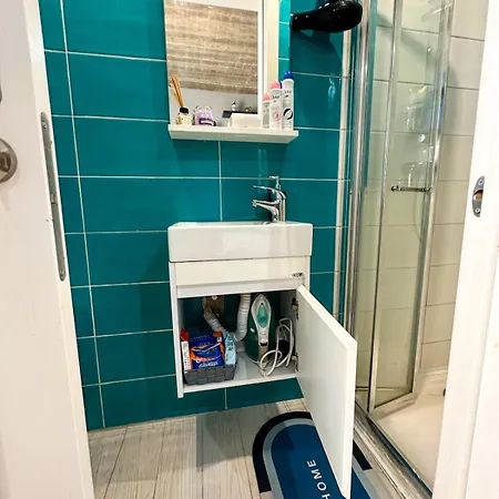 Apartment Stylish In Paceville - 3 Bedrooms, 3 Bathrooms, 2 Kitchens, Great For Friends & Groups *
