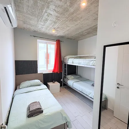 Stylish In Paceville - 3 Bedrooms, 3 Bathrooms, 2 Kitchens, Great For Friends & Groups *