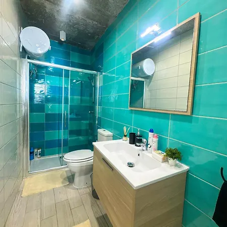 Stylish In Paceville - 3 Bedrooms, 3 Bathrooms, 2 Kitchens, Great For Friends & Groups