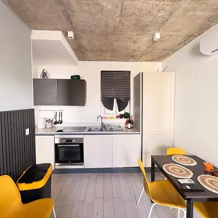 Stylish In Paceville - 3 Bedrooms, 3 Bathrooms, 2 Kitchens, Great For Friends & Groups Διαμέρισμα