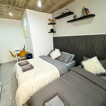 Stylish In Paceville - 3 Bedrooms, 3 Bathrooms, 2 Kitchens, Great For Friends & Groups Saint Julian's