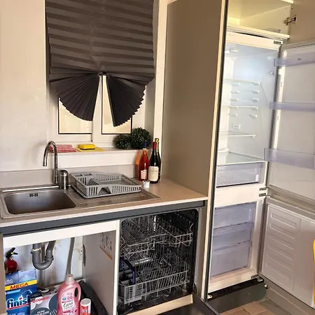 Stylish In Paceville - 3 Bedrooms, 3 Bathrooms, 2 Kitchens, Great For Friends & Groups * Saint Julian's