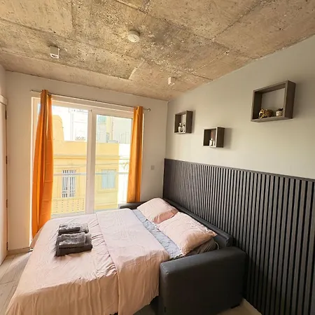 Stylish In Paceville - 3 Bedrooms, 3 Bathrooms, 2 Kitchens, Great For Friends & Groups