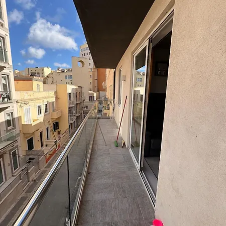 アパート Stylish In Paceville - 3 Bedrooms, 3 Bathrooms, 2 Kitchens, Great For Friends & Groups Saint Julian's