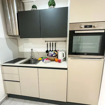 Stylish In Paceville - 3 Bedrooms, 3 Bathrooms, 2 Kitchens, Great For Friends & Groups * St. Julian's