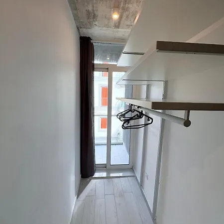 Stylish In Paceville - 3 Bedrooms, 3 Bathrooms, 2 Kitchens, Great For Friends & Groups Apartament