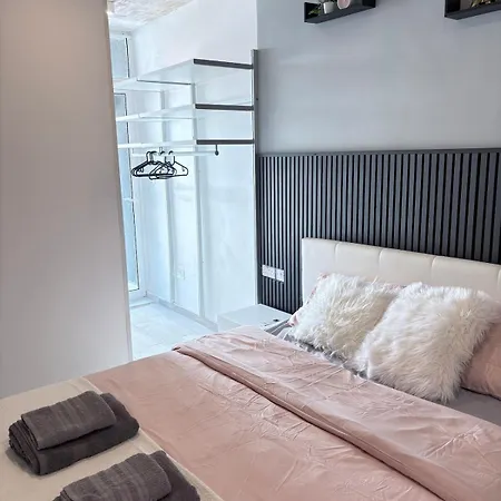 アパート Stylish In Paceville - 3 Bedrooms, 3 Bathrooms, 2 Kitchens, Great For Friends & Groups *