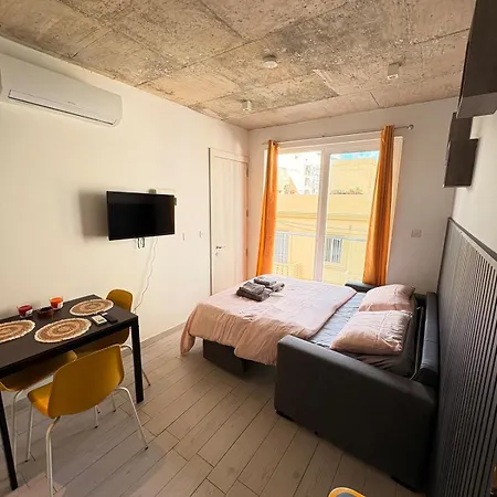 Apartament Stylish In Paceville - 3 Bedrooms, 3 Bathrooms, 2 Kitchens, Great For Friends & Groups