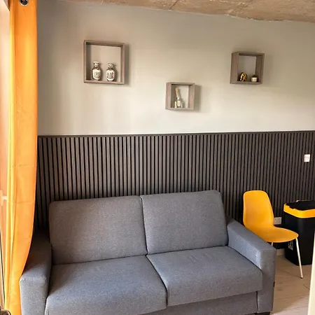 Stylish In Paceville - 3 Bedrooms, 3 Bathrooms, 2 Kitchens, Great For Friends & Groups アパート
